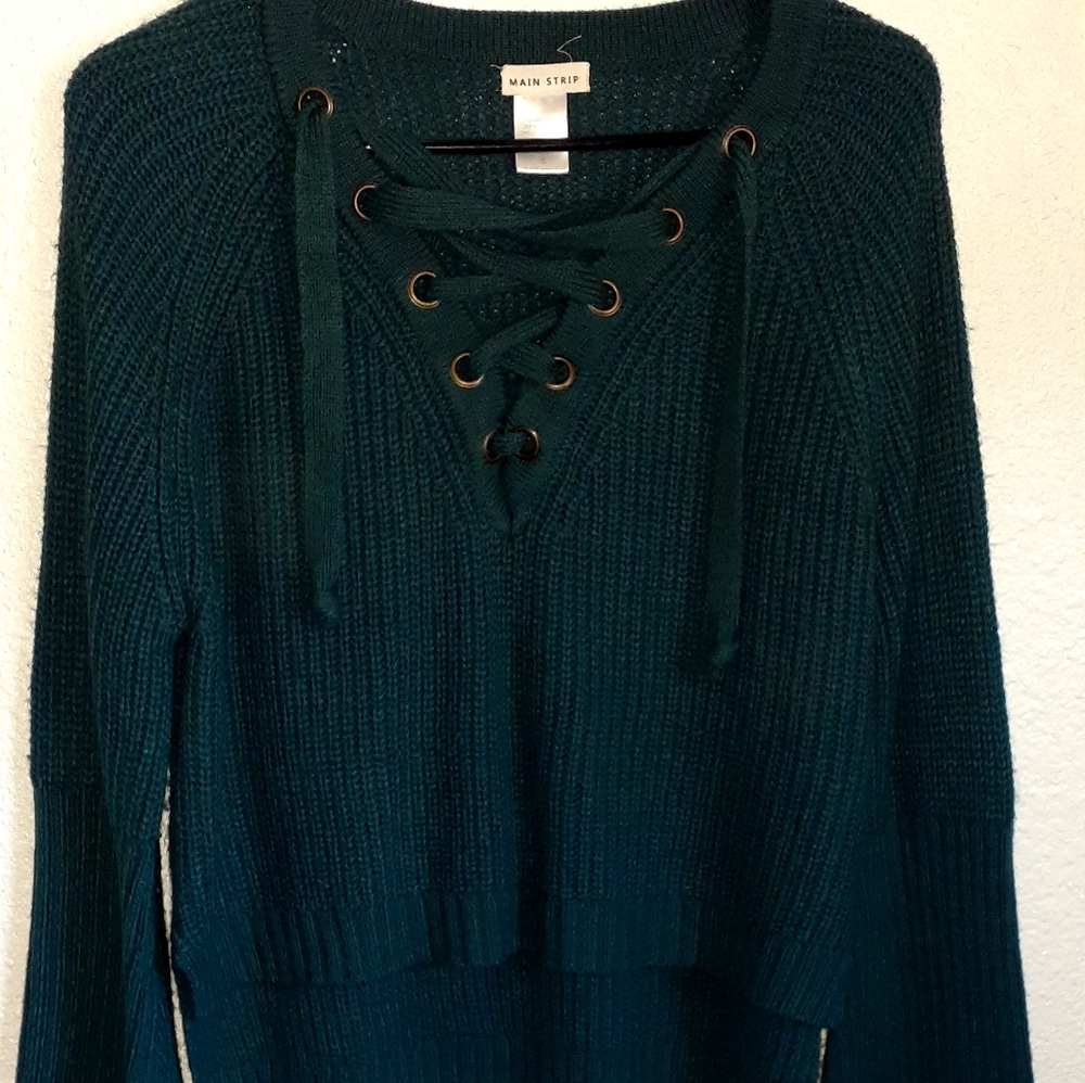 Main Strip crop sweater